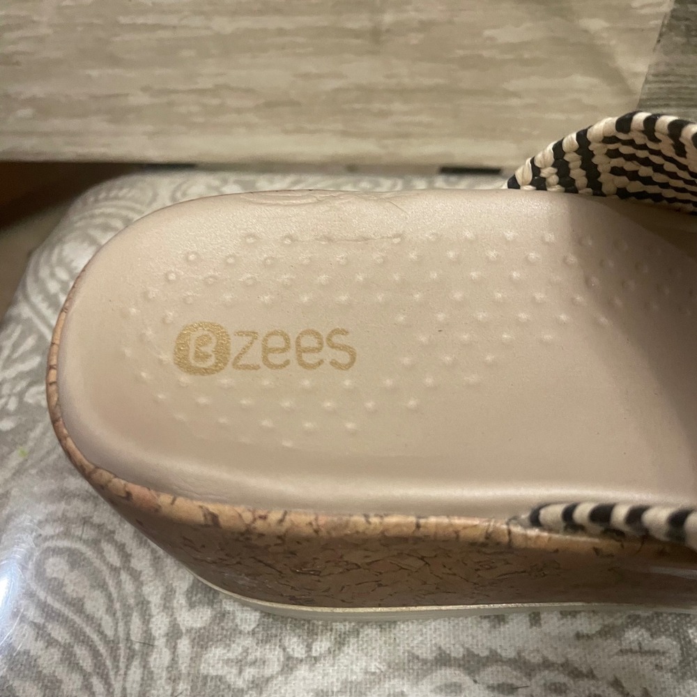 Bzees Resort Womens Wedge Sandals Black White Chevron Slide 10M Cork Platform - Picture 5 of 8